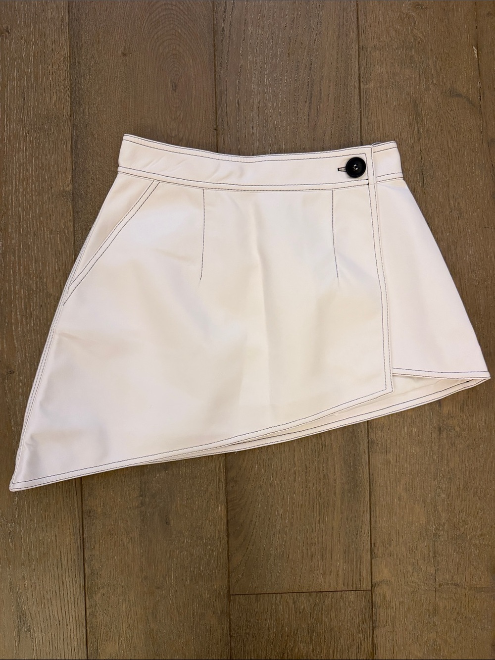 Matériel Asymmetric Skirt